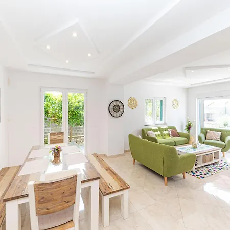 Holiday home Gorgeous In Kastel Novi With Wi-fi *
