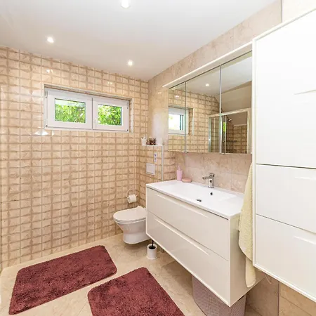 Gorgeous In Kastel Novi With Wi-fi Holiday home Kastela
